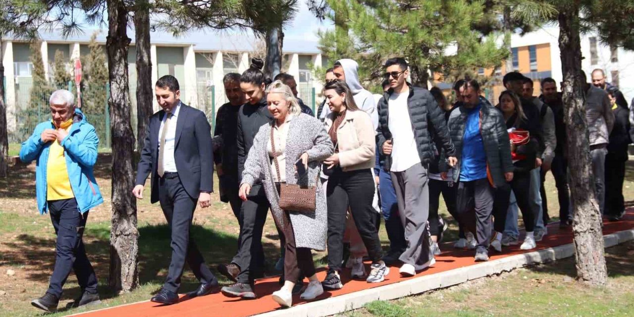 Elazığ’da sağlık için yürüdüler