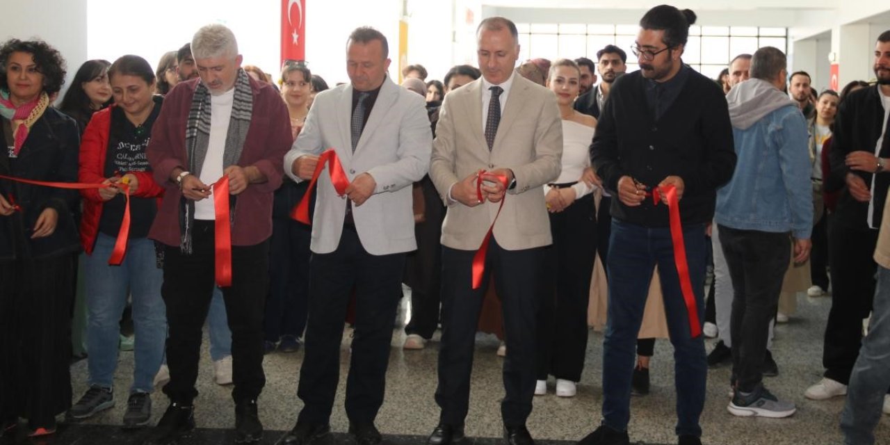 Akademisyenlerin yaptığı eserler sanatseverlerle buluştu