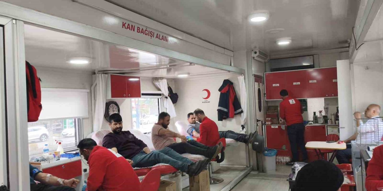 Kızılay’ın Ahlat’taki kan bağışına vatandaşlardan yoğun ilgi