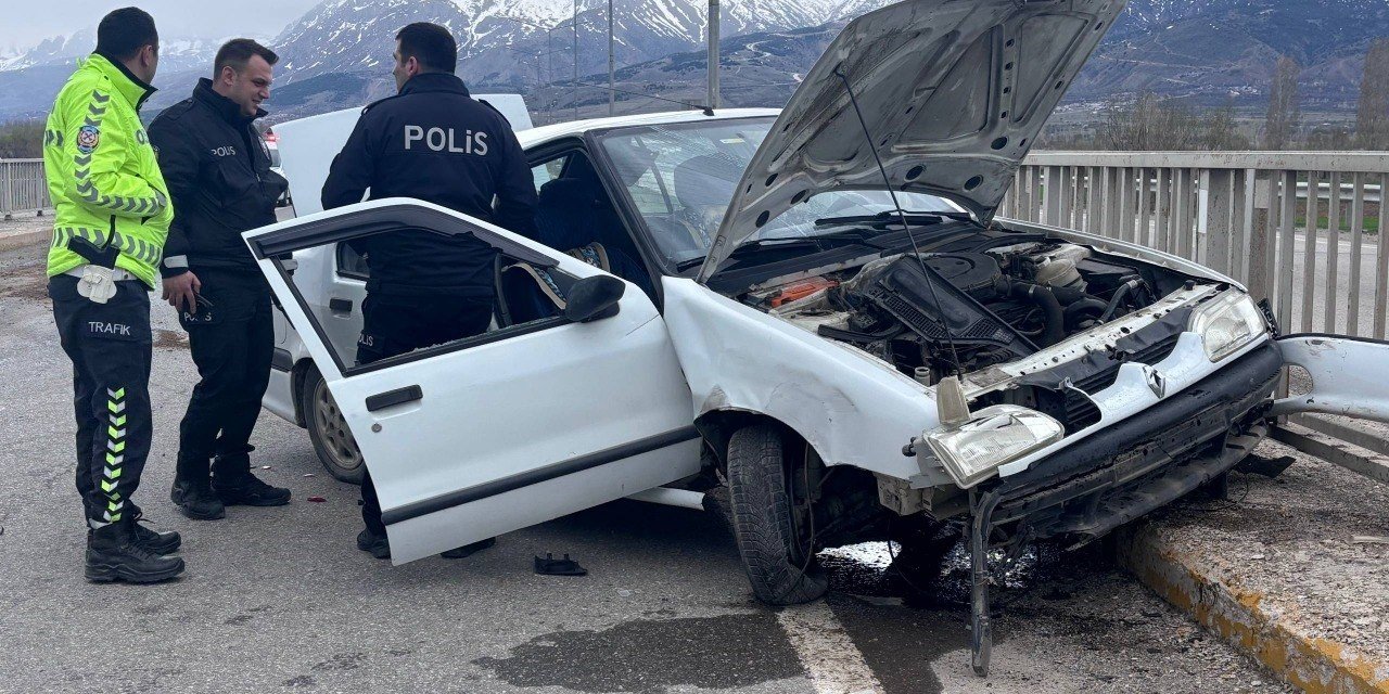 Erzincan’da trafik kazası: 2 yaralı