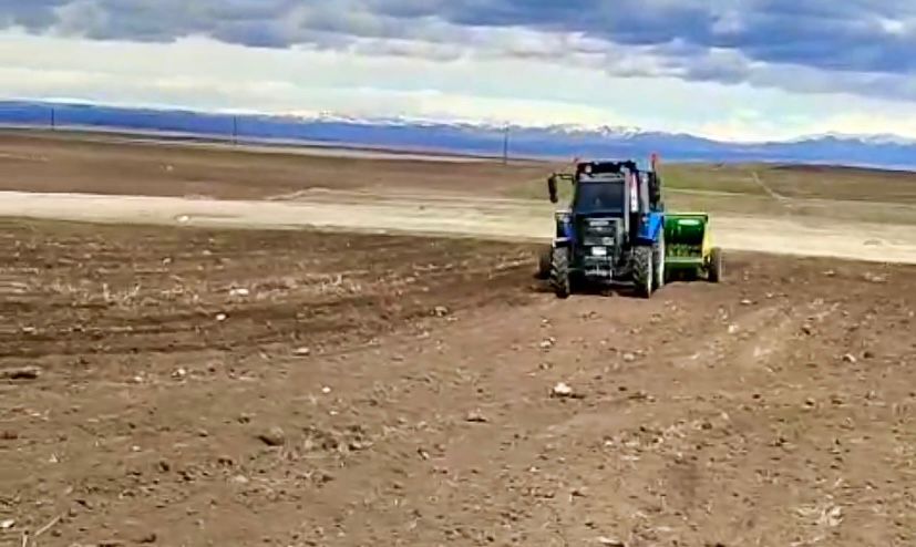 Kars'ın köylerinde ekim mesaisi başladı