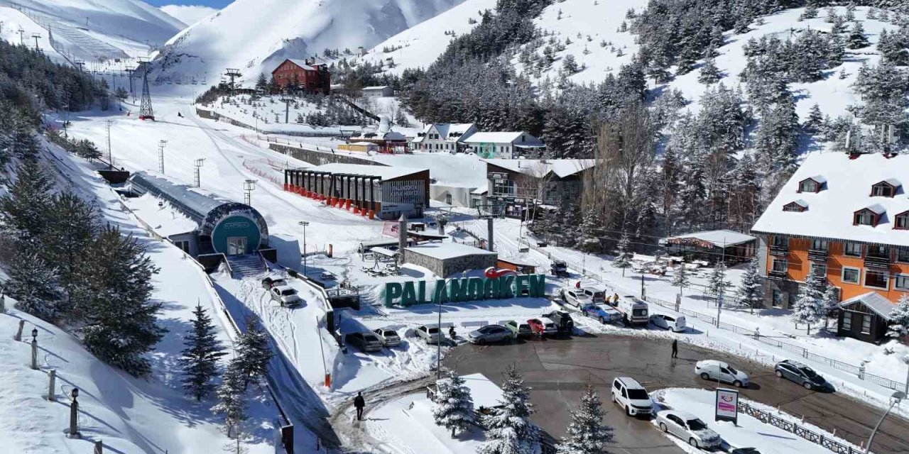 Palandöken Kayak Merkezi’nde görsel şölen