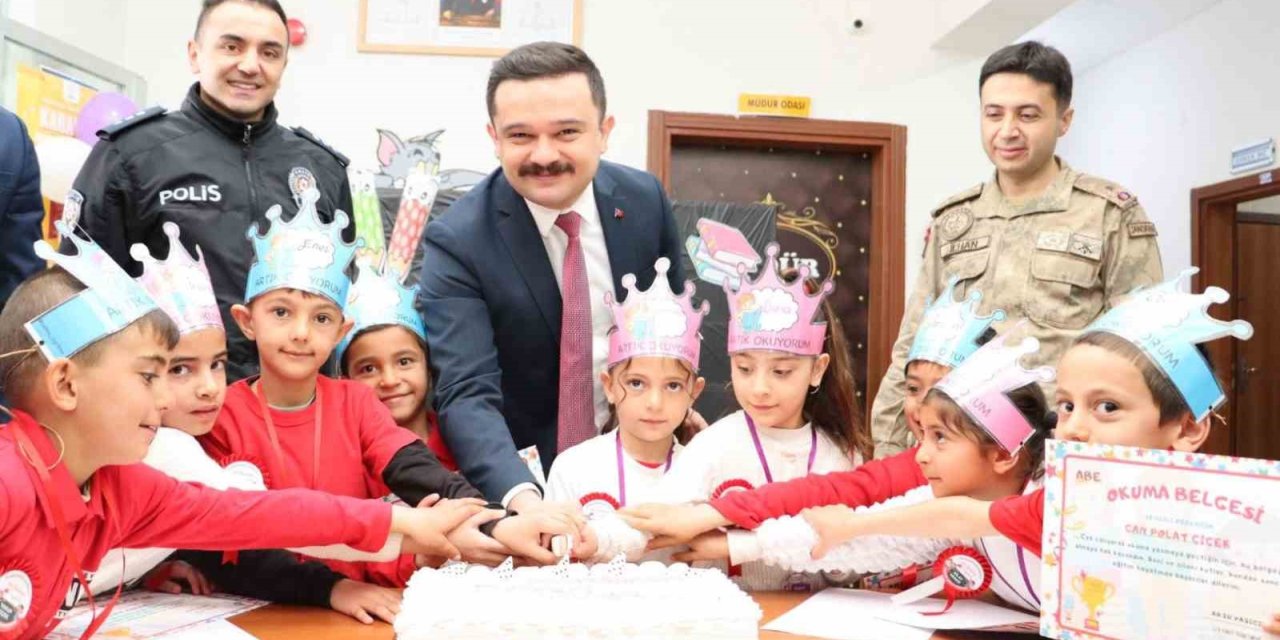 Karayazı Karşıyaka İlkokulu’nda okuma bayramı coşkusu