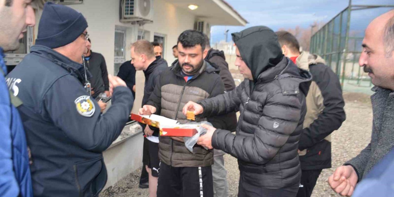 Bulanık’ta protokol ve polis sahada buluştu