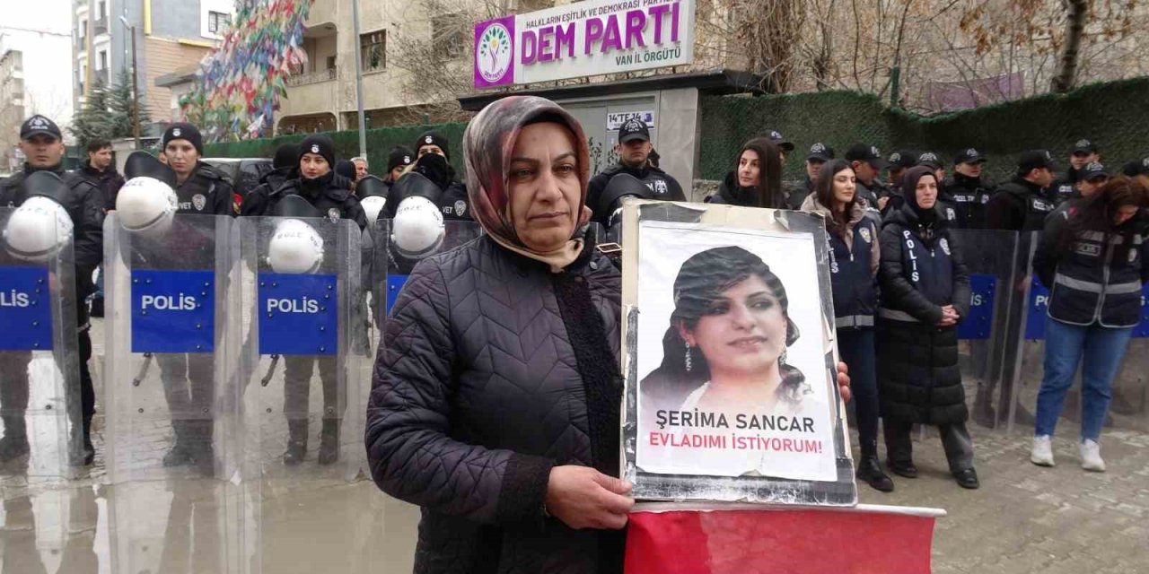 Vanlı Anne: "Bu bayrak için ölün"