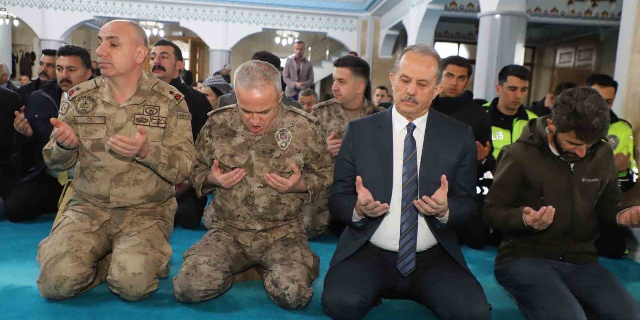 Hakkari’de şehitler için mevlit okutuldu