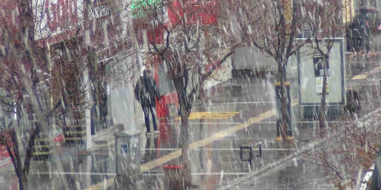 Meteoroloji uyardı: Kars’ta kar yağışı başladı