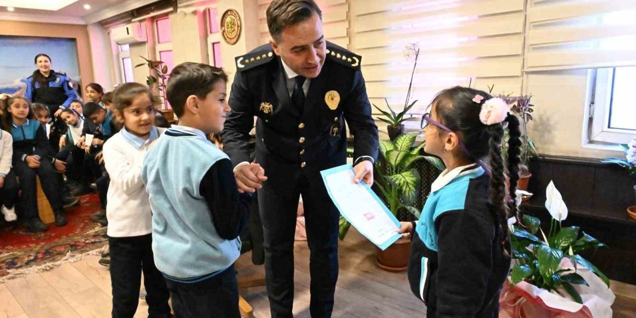 Ağrı’da öğrenciler Polis Haftası kapsamında emniyeti ziyaret etti