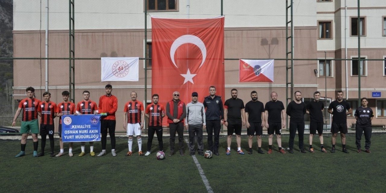 Kemaliye’de Polis Haftası’nda dostluk maçı düzenlendi