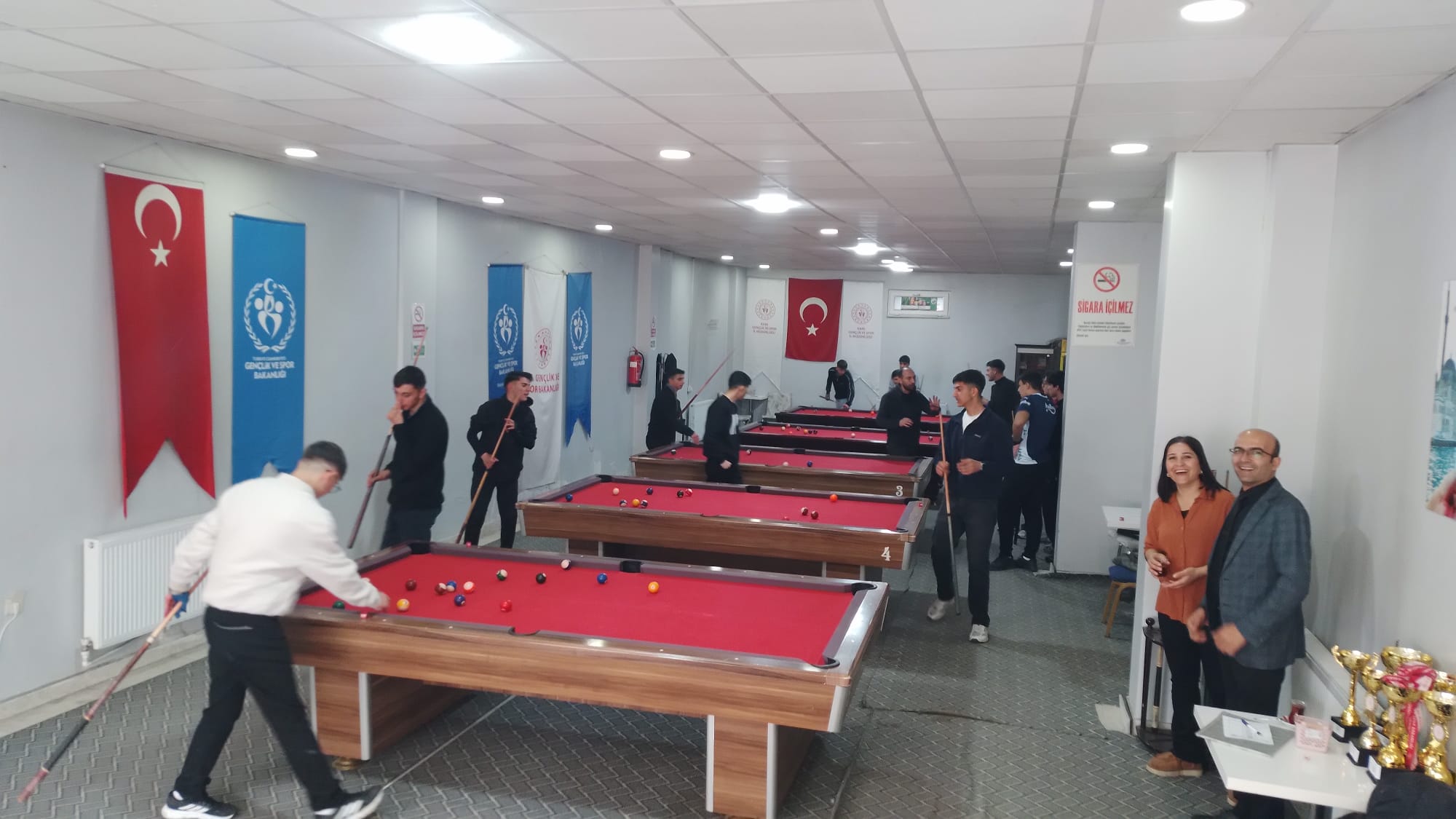 ​Kars’ta "Genç Istakalar" Yarıştı: Bilardo Turnuvası Ödül Töreniyle Taçlandı