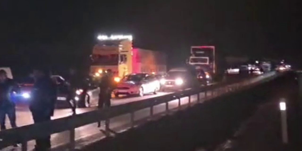 Erzurum’da jandarma aracının da karıştığı zincirleme kaza: 2 asker yaralı