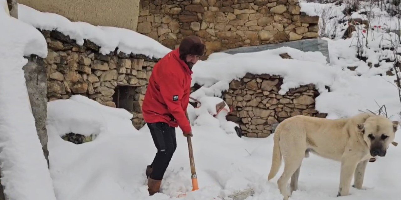 Erzincan’da hava soğudu, yüksek kesimlere kar yağdı