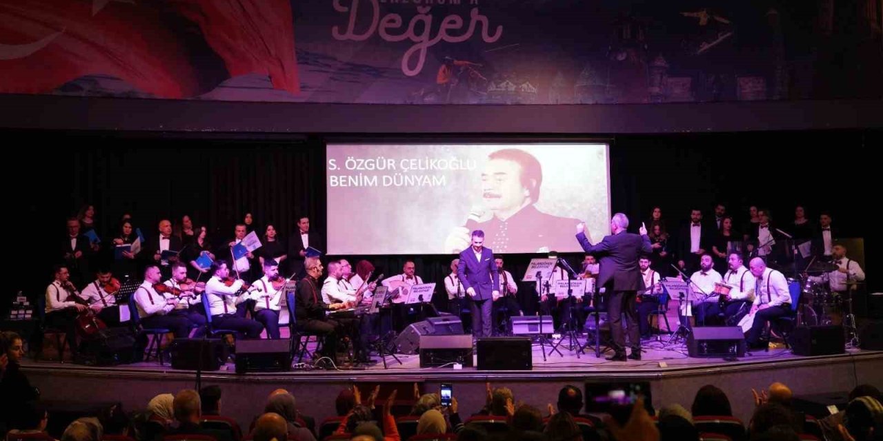 Palandöken’de "Kaset şarkıları" konseri yoğun ilgi gördü