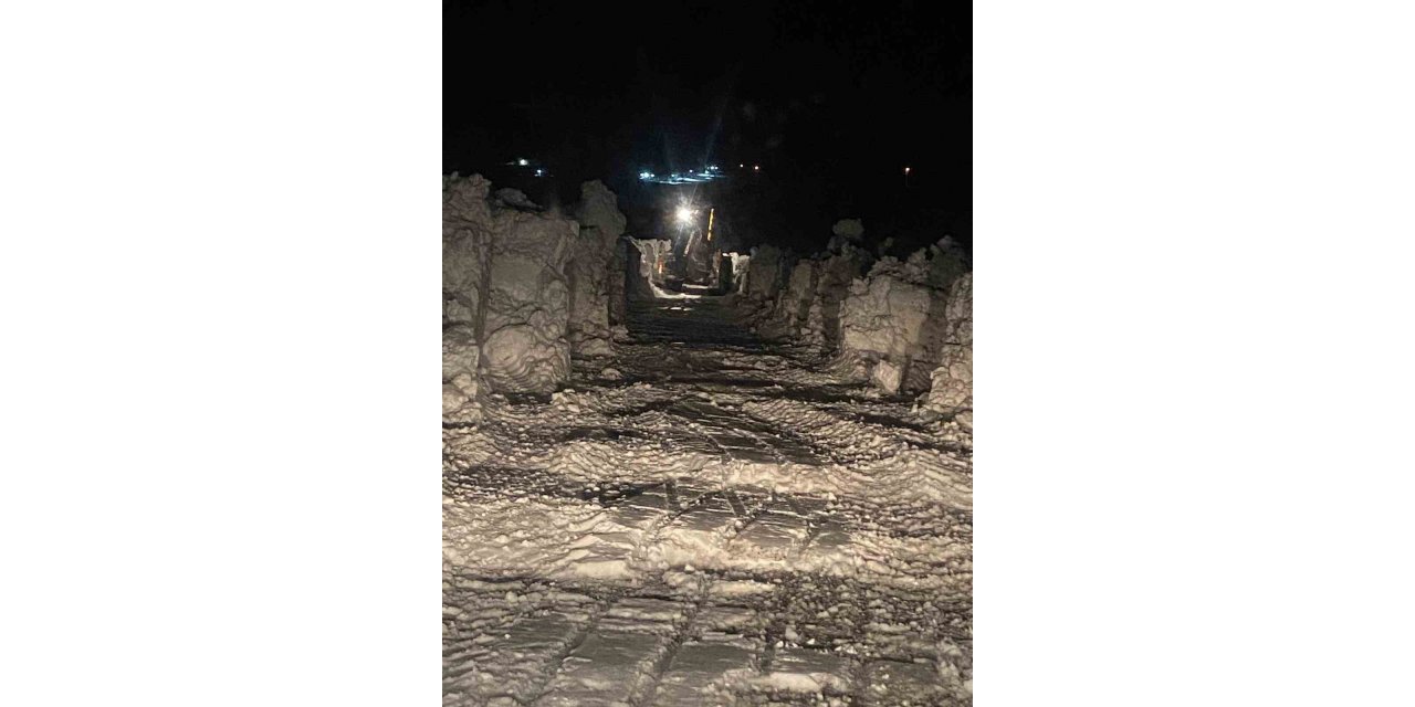 Bitlis’te karda mahsur kalan 112 ekibi kurtarıldı