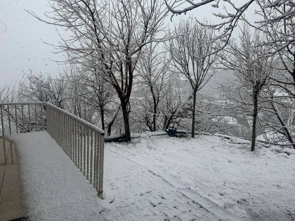 Hakkari beyaza büründü