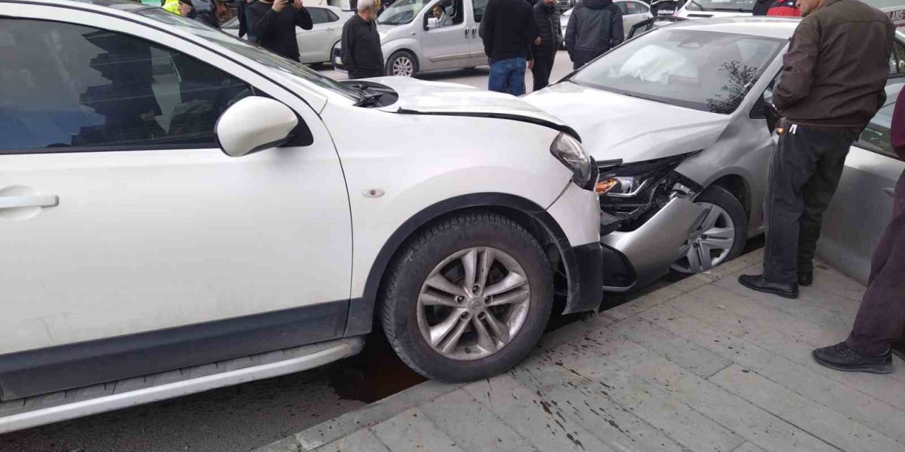 Erzincan’da trafik kazası: 2 yaralı