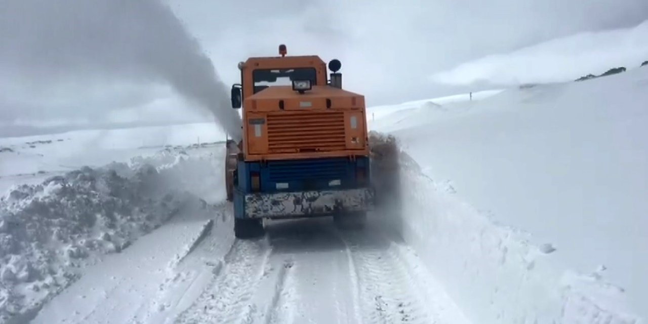 Kars’ta kar ve tipi: Kapalı köy yollar için çalışma başlatıldı