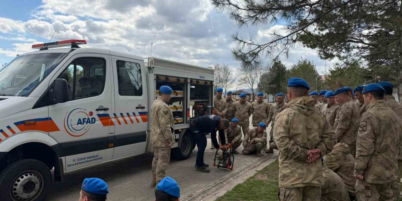 Bingöl’de jandarma personeline enkazda arama kurtarma eğitimi