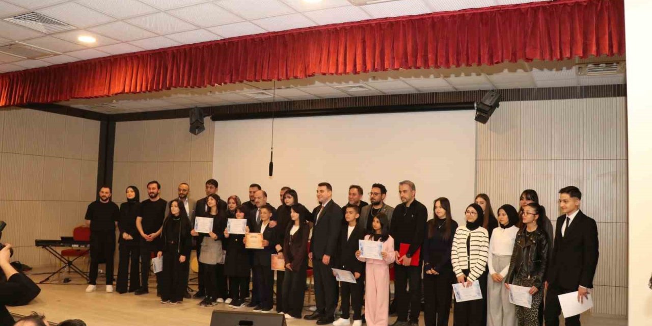 Oltu’da genç sesler ter döktü