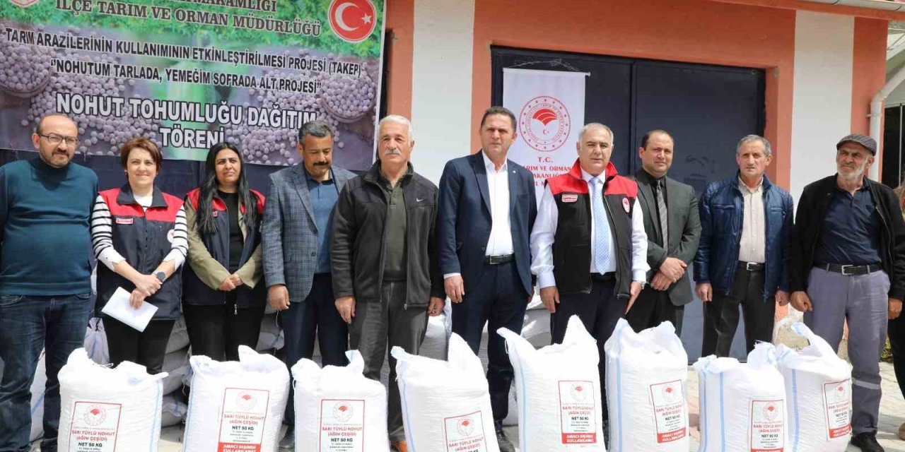 Elazığ’da 150 üreticiye 24 ton nohut tohumu dağıtıldı