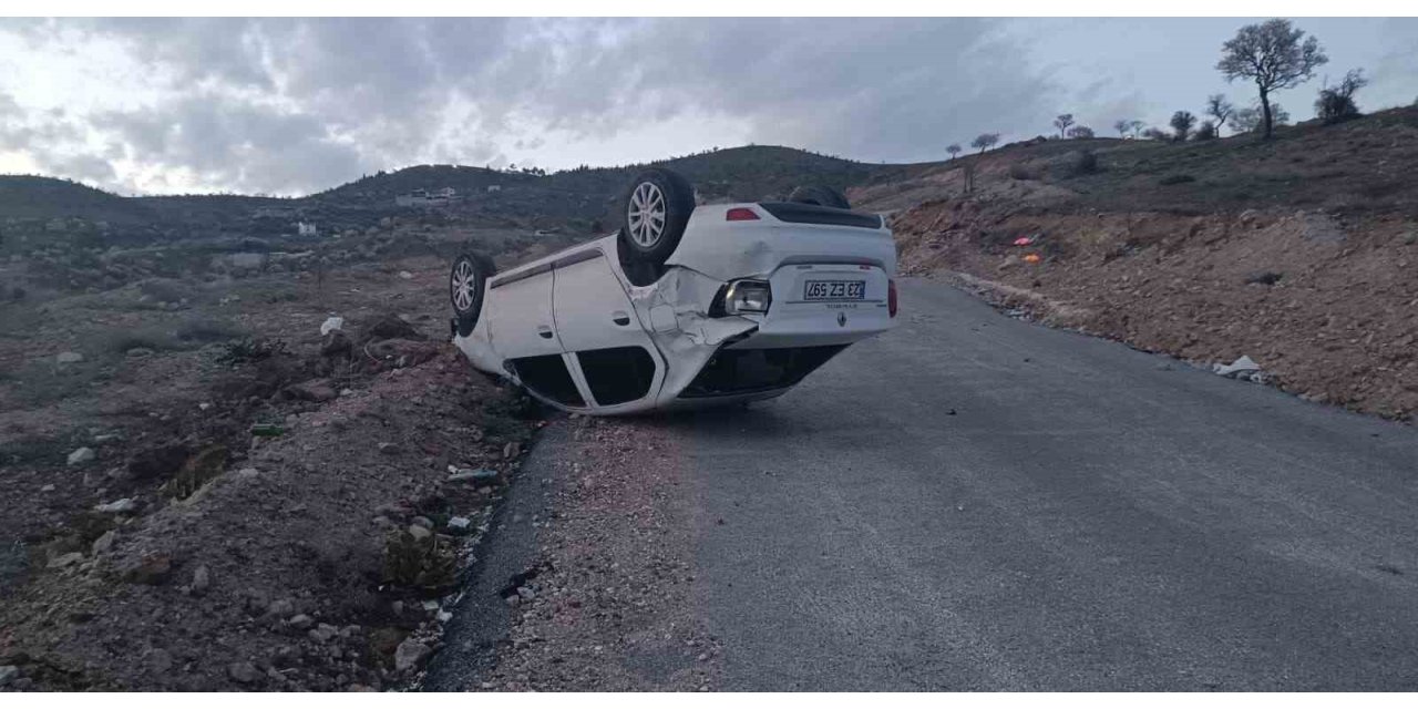 Ters dönen otomobilin sürücüsü, aracı bırakarak kaçtı