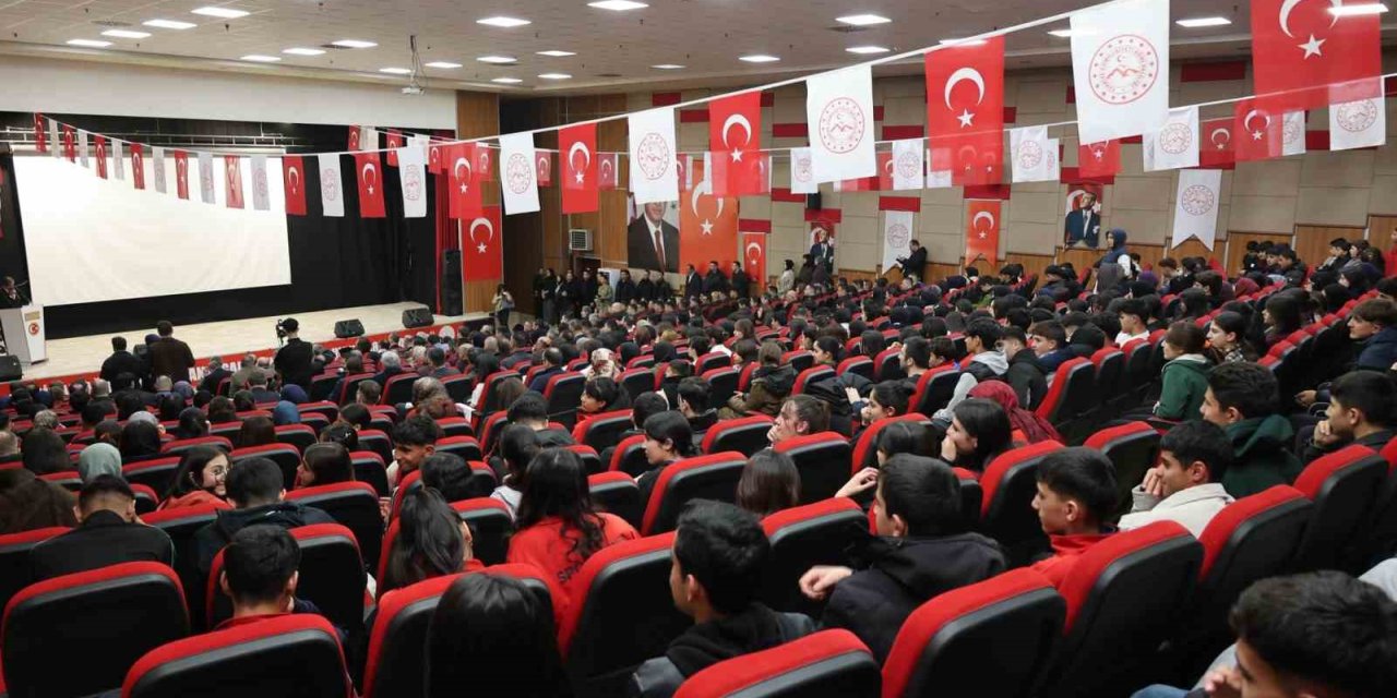 Ağrı’nın kurtuluşunun 108’inci yıl dönümü kutlandı