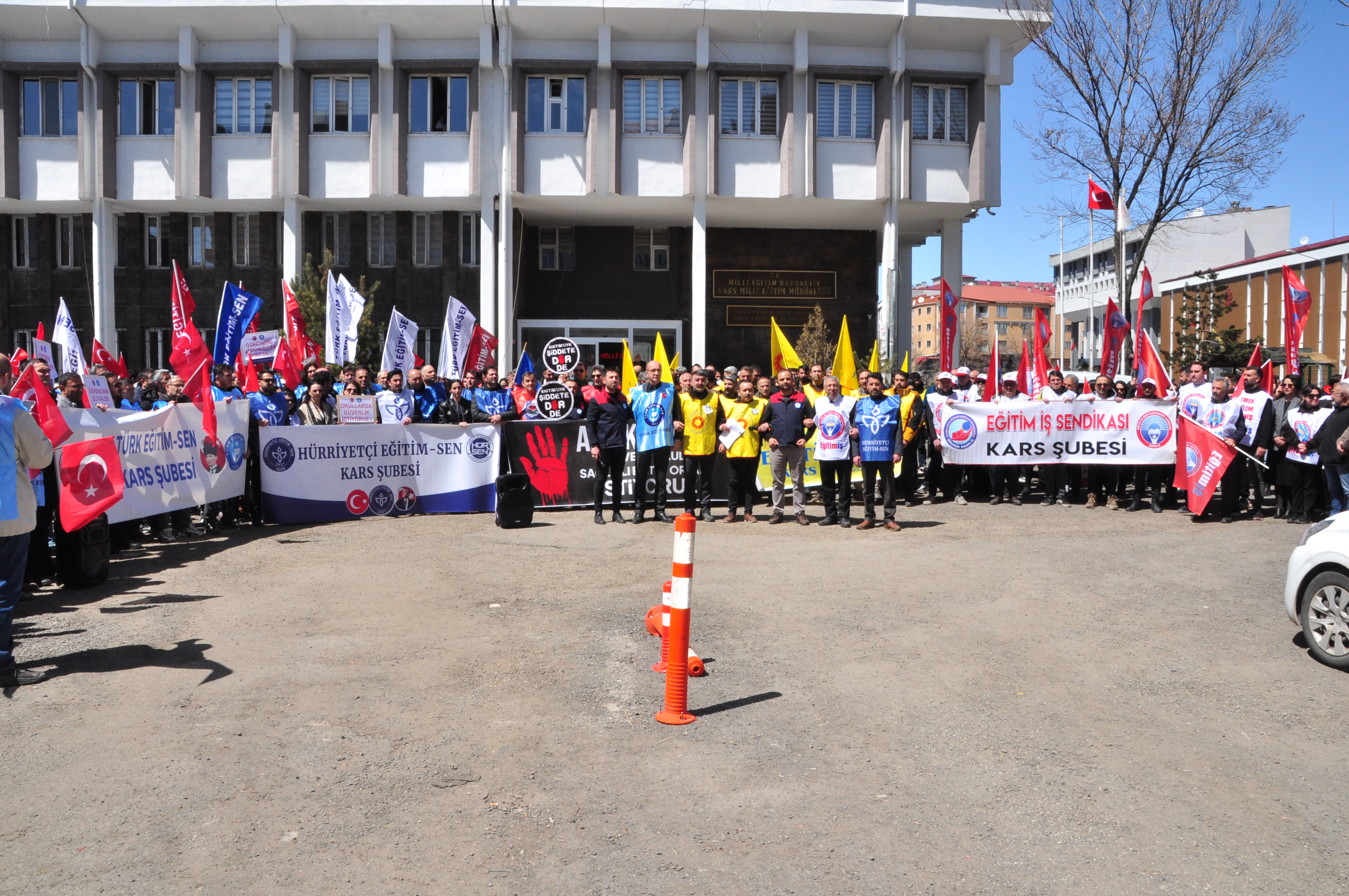 Sendikalardan eğitimde şiddete tepki