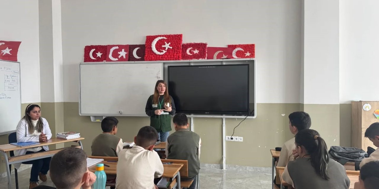 Kars’ta öğrencilere sağlıklı yaşam bilinci: Yeşilay’dan anlamlı eğitim