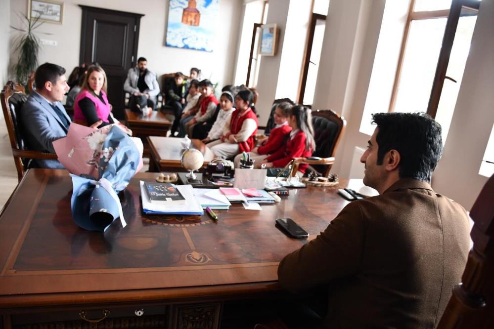 Sarıkamışlı öğrencilerden "Oyuncu Beyinler" turnuvasında gururlandıran başarı