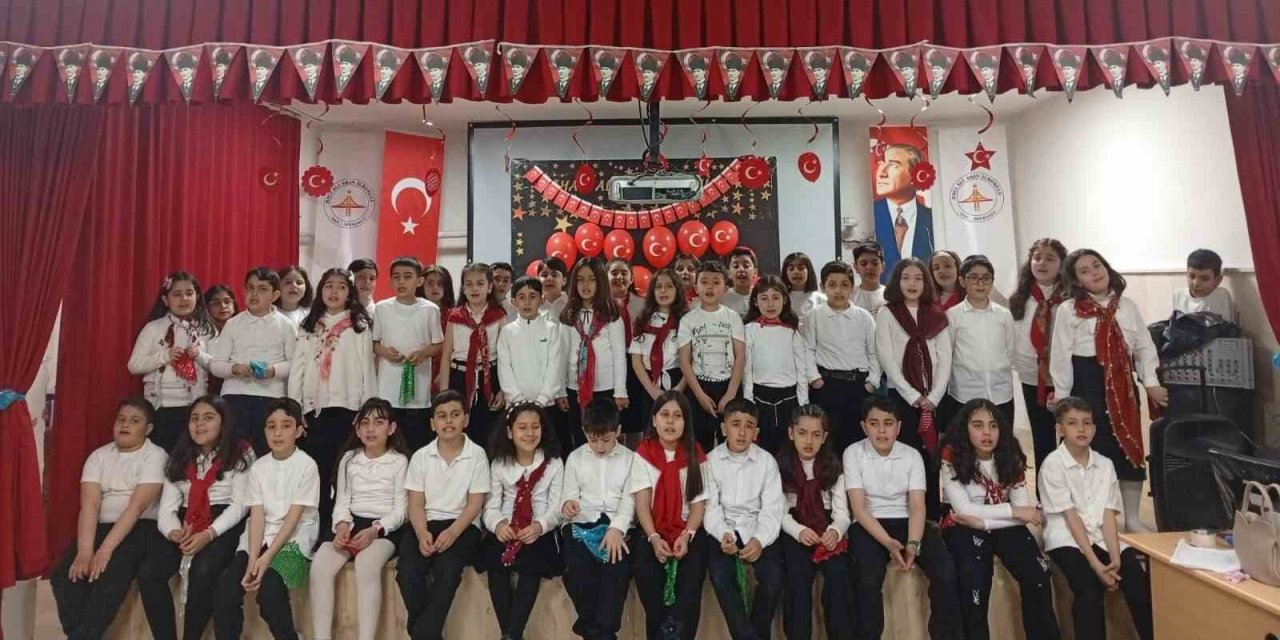 Vanlı miniklerden yürekleri ısıtan etkinlik: Konser gelirini Mehmetçik Vakfı’na bağışladılar