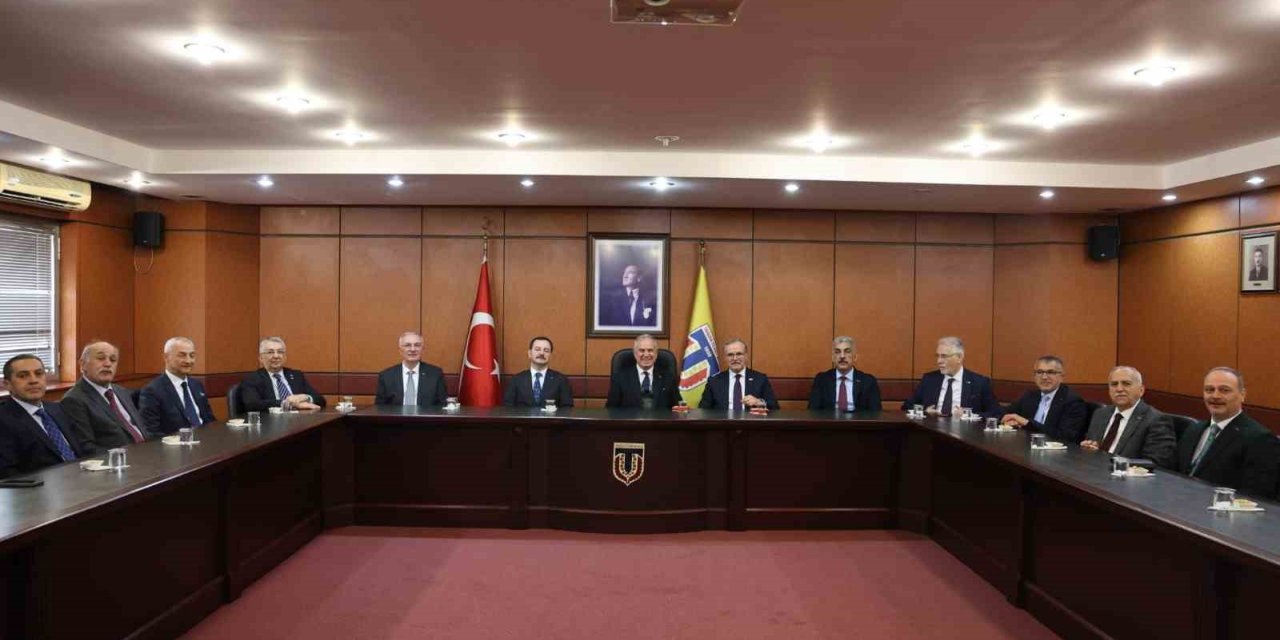 Başkan Memet Aslan OSBÜK zirvesi için Trabzon’da