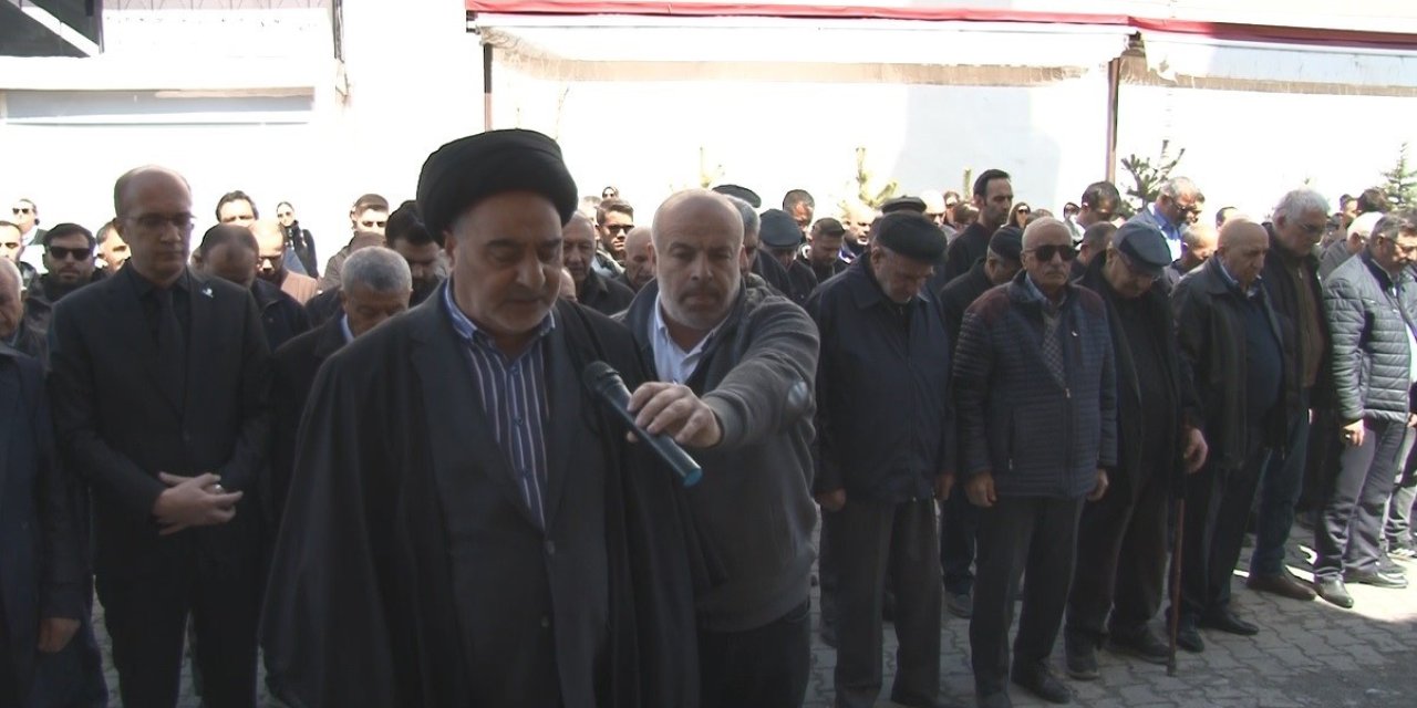 Kars’ta Kahramanmaraş’taki okul saldırısının acısı paylaşıldı: Gıyabi cenaze namazı ve anlamlı yürüyüş