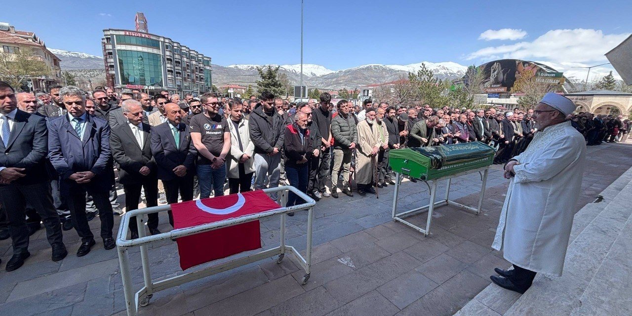 Saldırıda hayatını kaybedenler için Erzincan’da gıyabi cenaze namazı kılındı