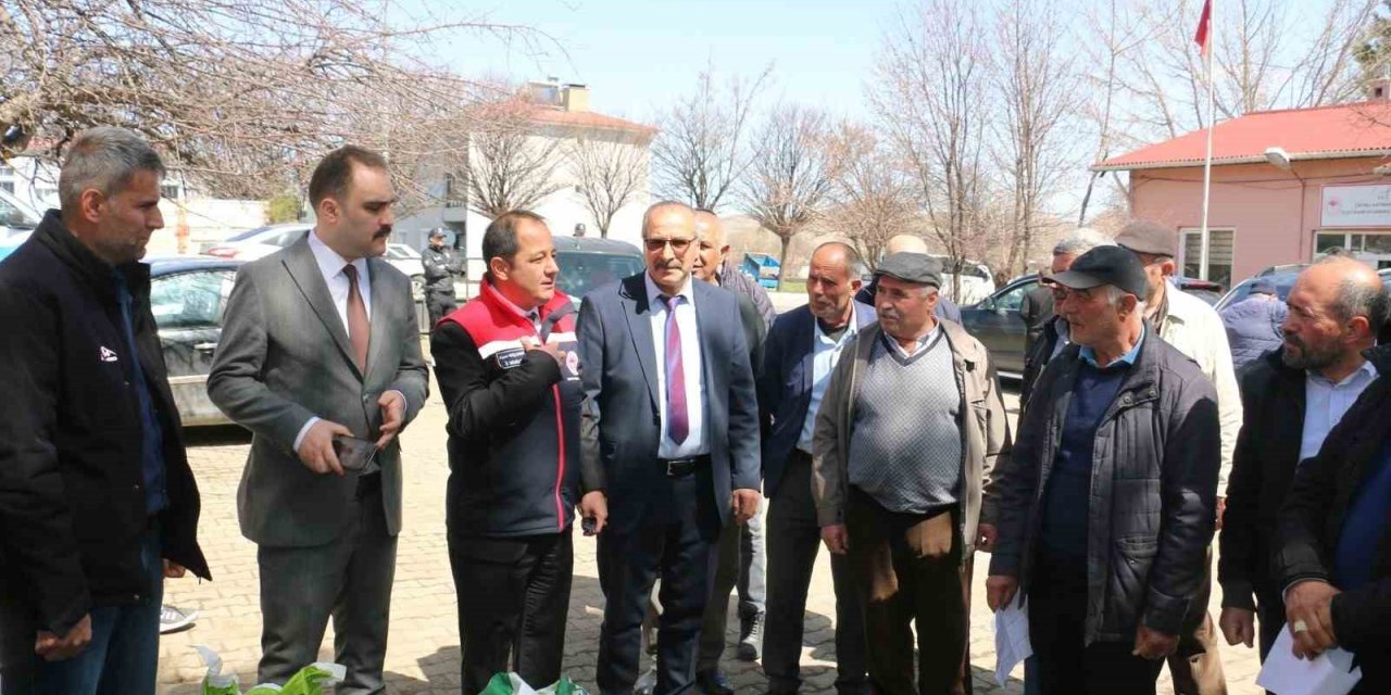 Çayırlı’da 133 çiftçiye 10 ton yonca tohumu desteği