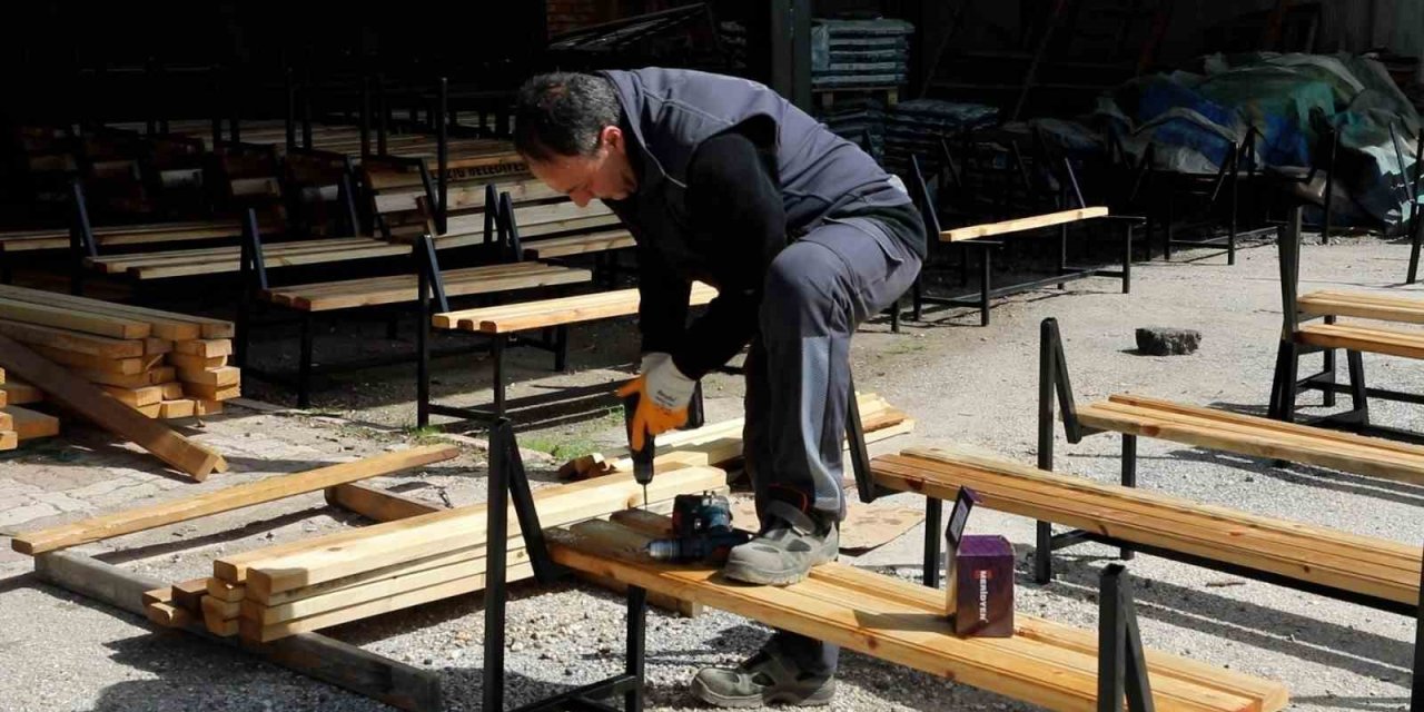 Elazığ Belediyesi atölyelerinde çalışmalar aralıksız sürüyor