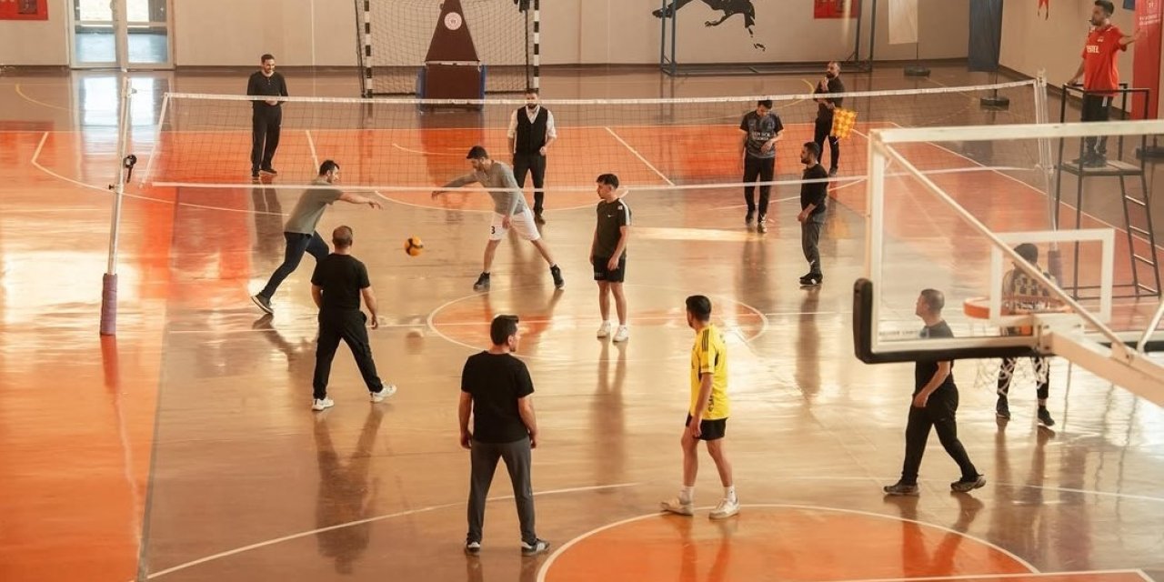 Diyadin’de kurumlar arası voleybol turnuvası başladı