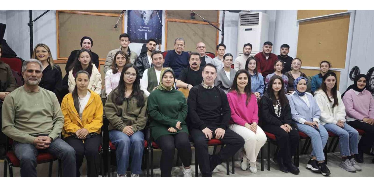 TRT Erzurum Radyosu’nda ustalar ile gençler buluştu