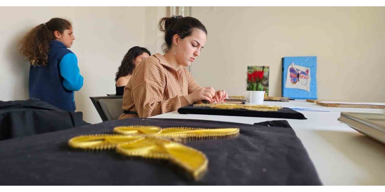 Hasköy’de gençler filografi sanatıyla hem hobi ediniyor hem meslek öğreniyor