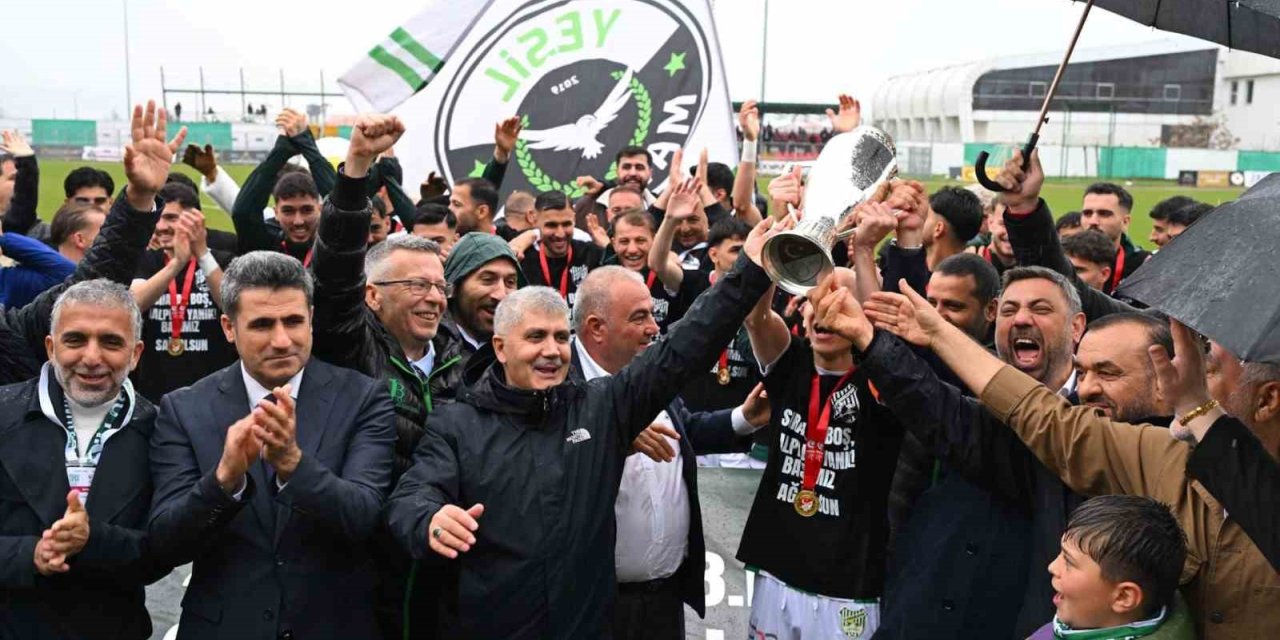 12 Bingölspor kupayı evinde kaldırıldı