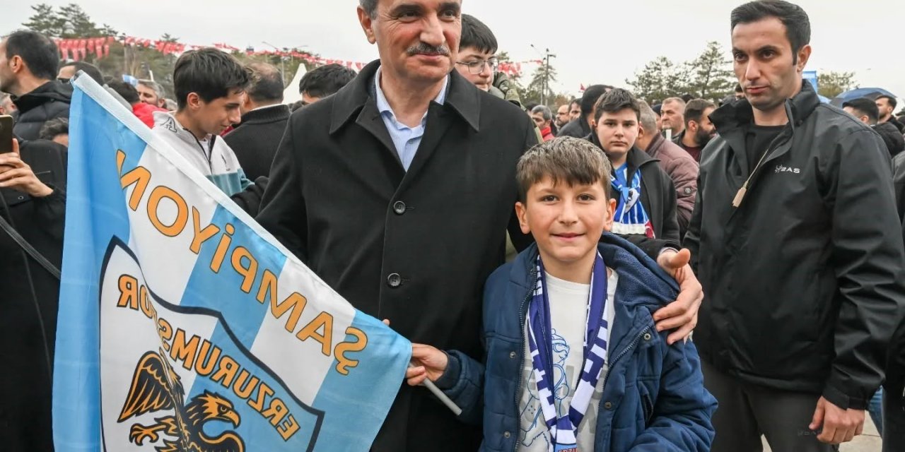 Vali Aydın Baruş kutlama coşkusuna katıldı