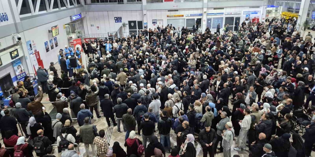 Erzurum’da  ilk hac kafilesi dualarla uğurlandı