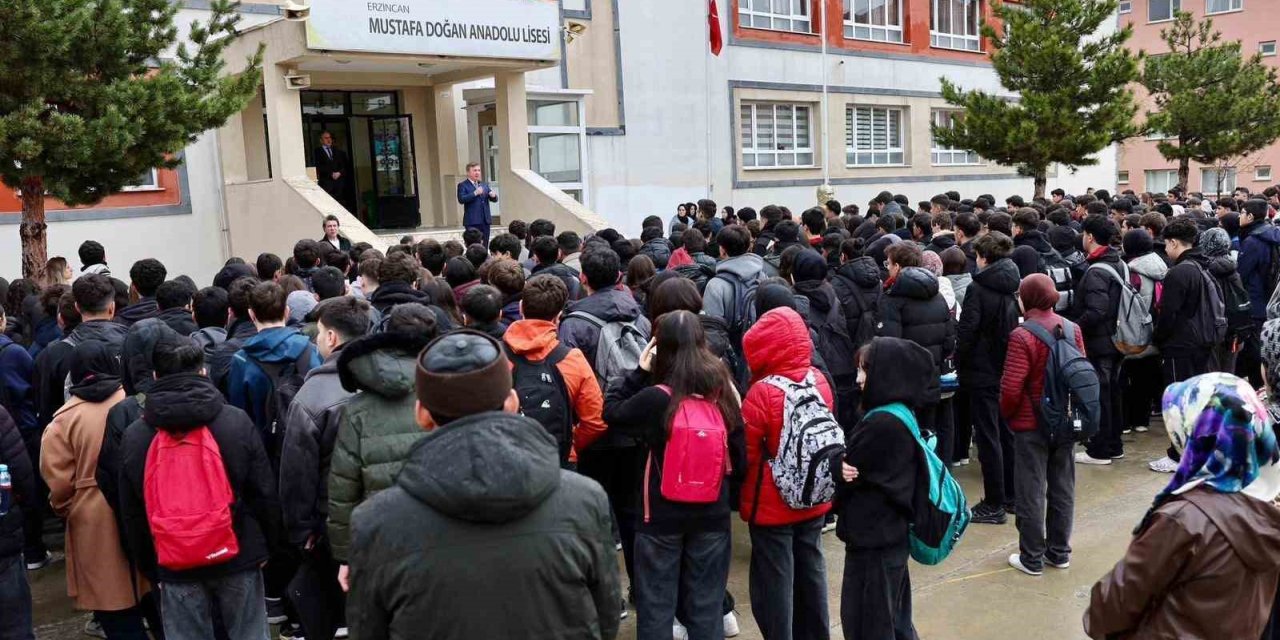 Mustafa Doğan Anadolu Lisesi’nde şehitler için saygı programı