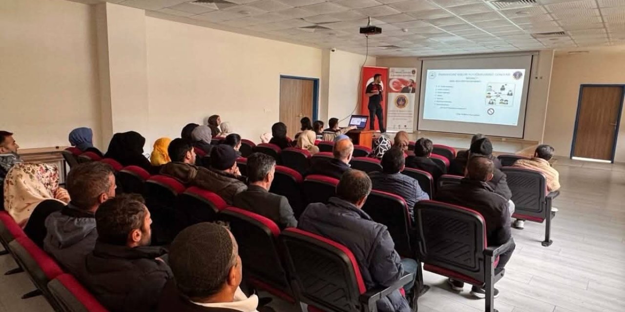 Bingöl’de öğrenci ve velilere şiddetle mücadele eğitimi