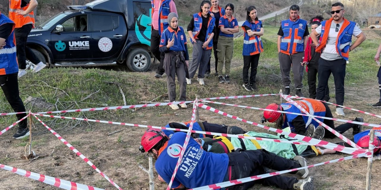 Tunceli’de 21 sağlık personeli UMKE eğitimini tamamladı