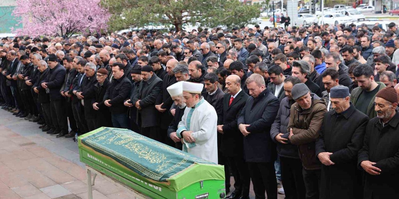 Erzincan’da okul müdürü son yolculuğuna uğurlandı