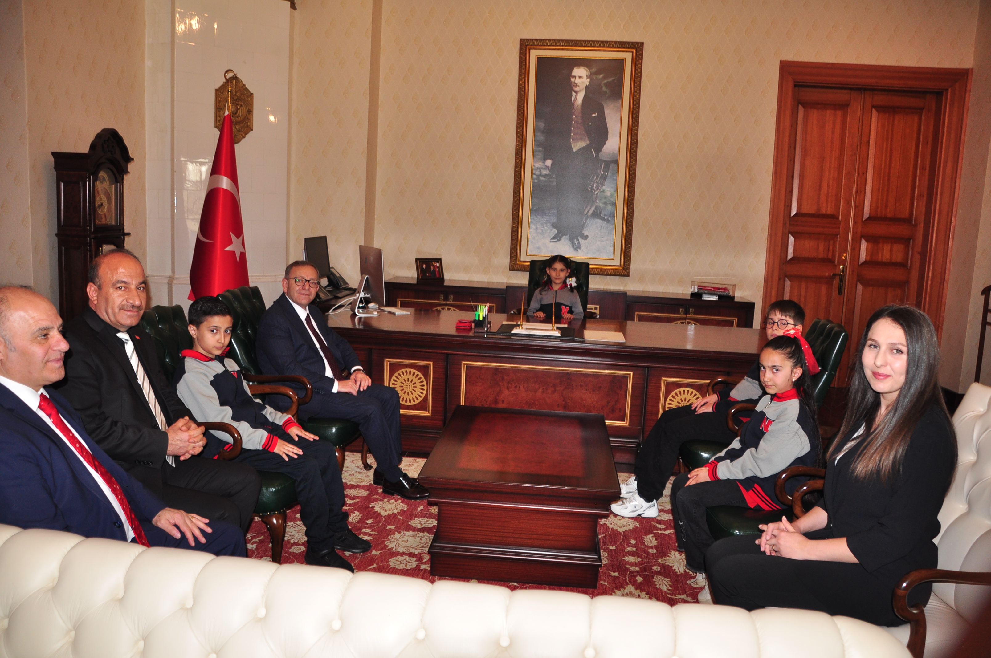 Kars Valiliği koltuğu minik Kevser’e emanet: "Bu makam ufkumu genişletti"