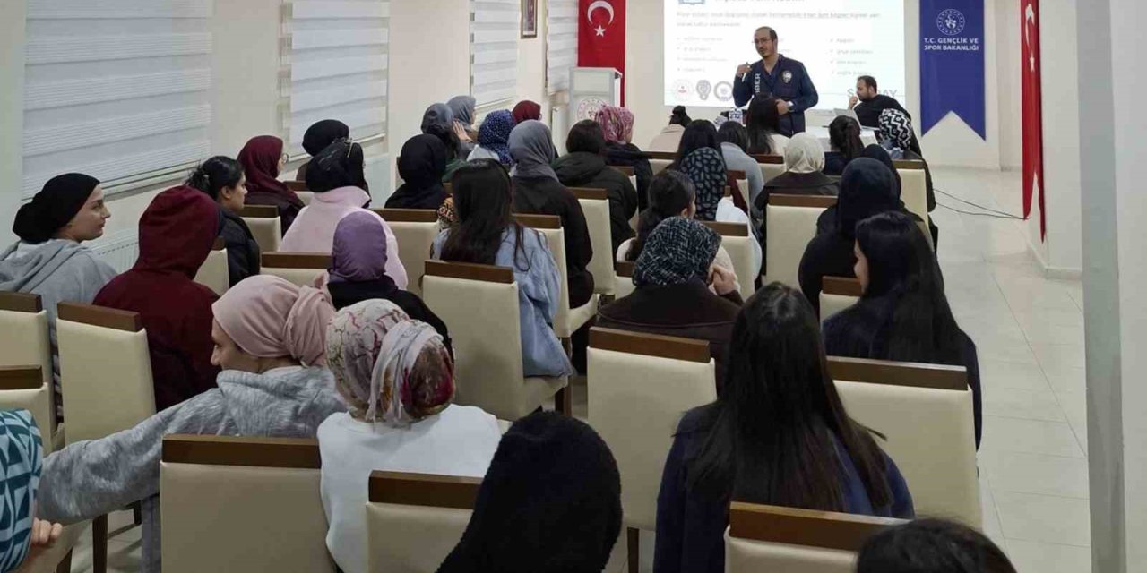 Kars’ta öğrencilere siber güvenlik eğitimi