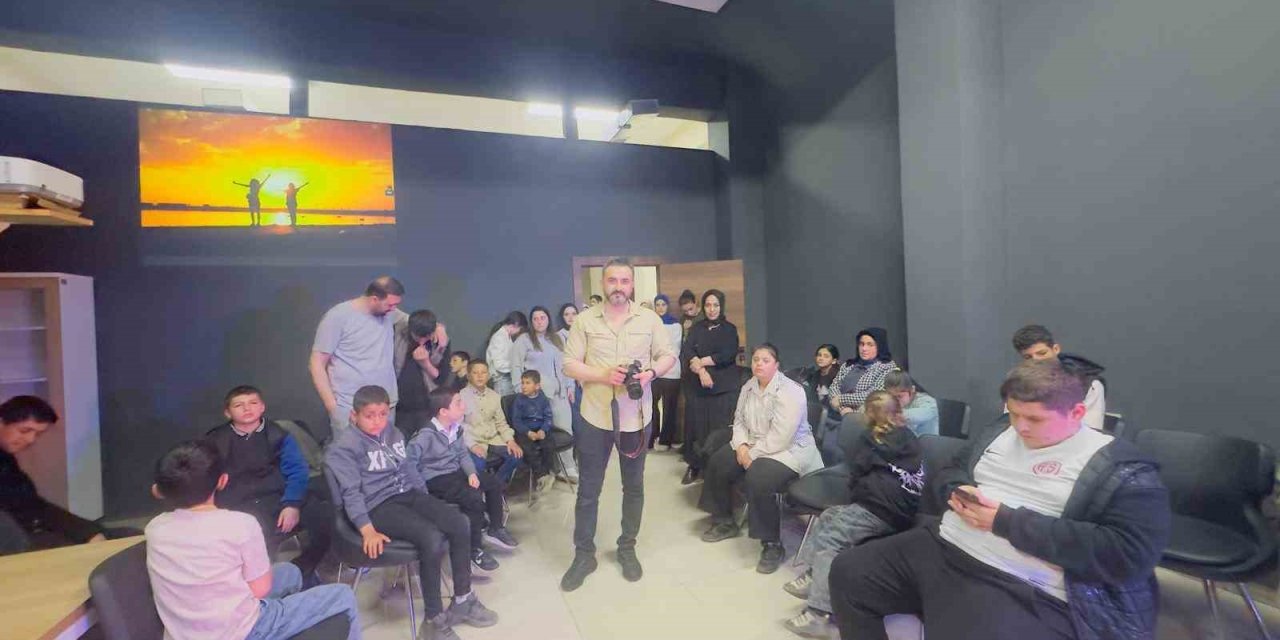 Güroymak MYO’dan özel çocuklar için fotoğraf etkinliği