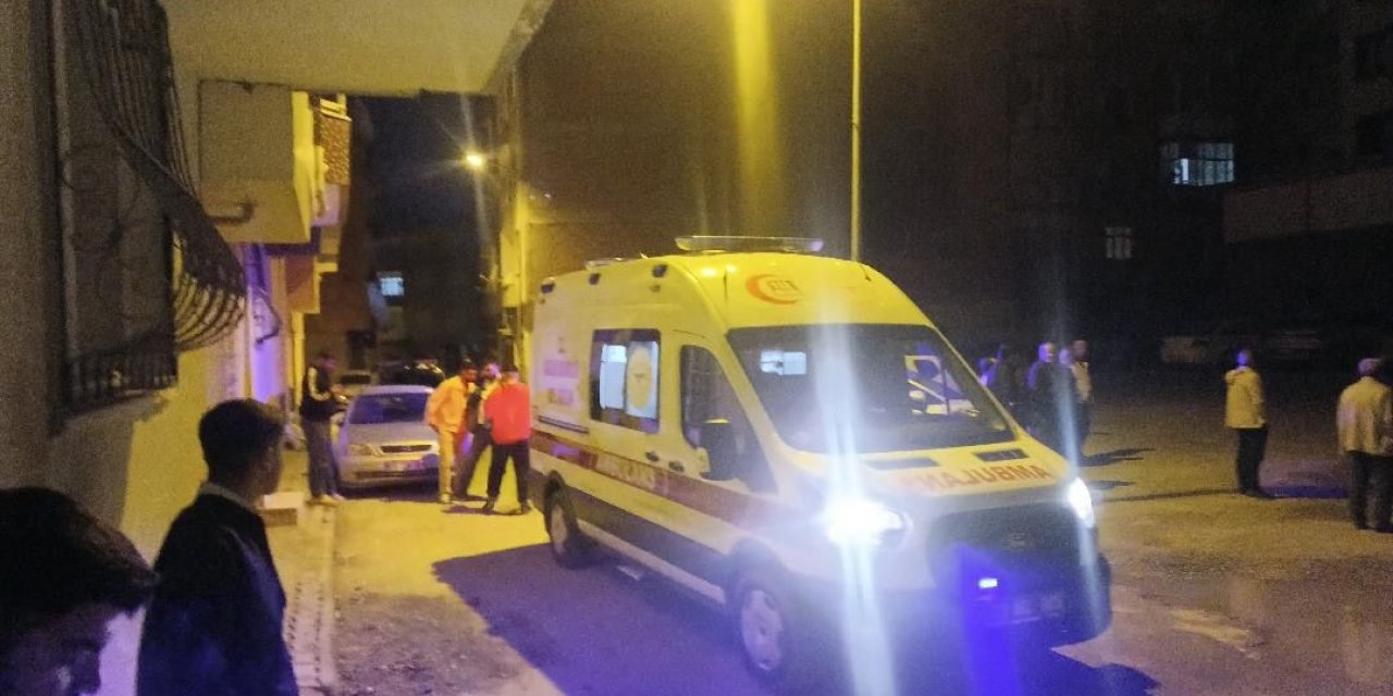 Araç içerisinde yanıcı madde alev aldı: 3 yaralı