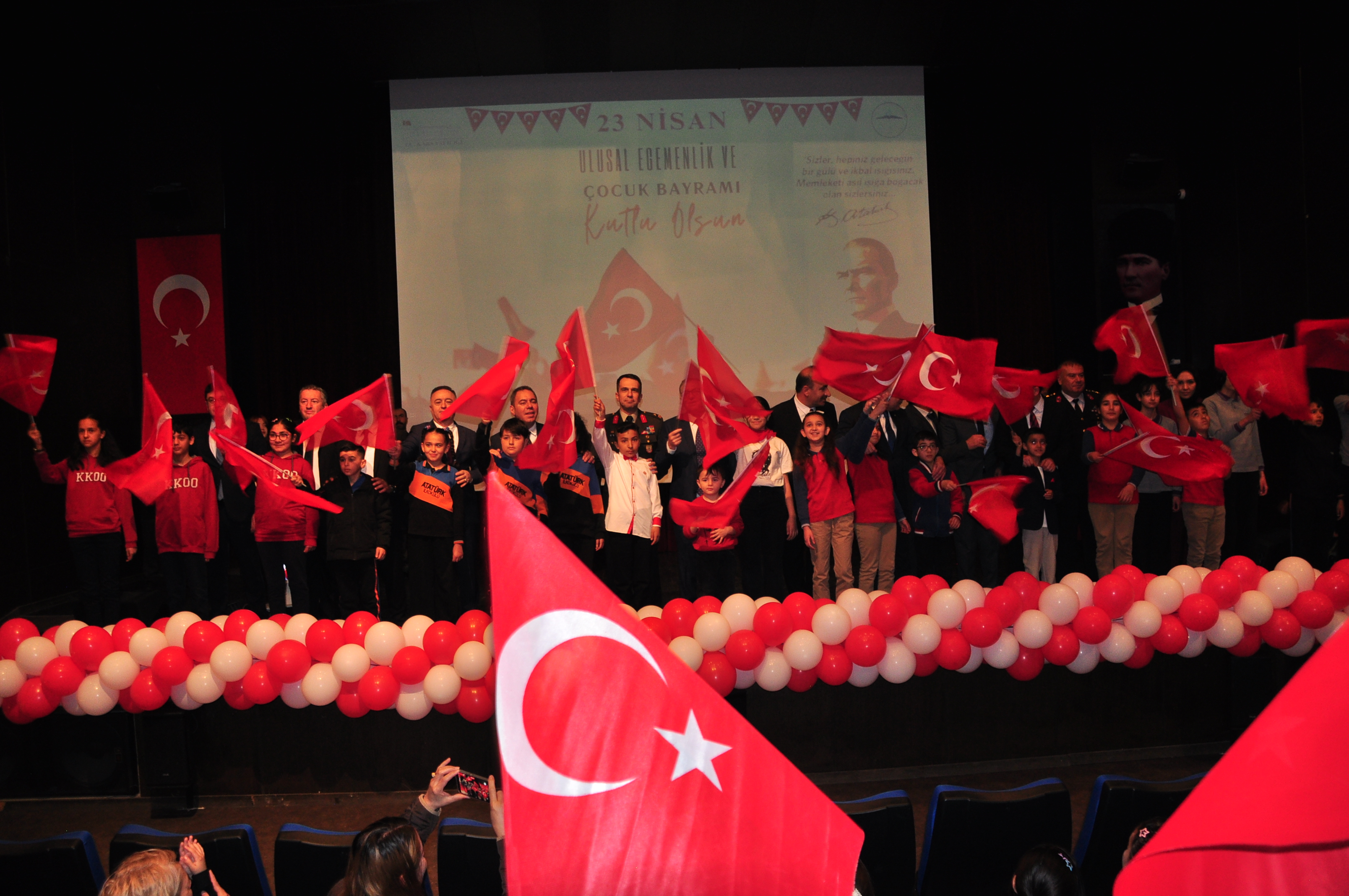 Kars’ta 23 Nisan coşkuyla kutlandı